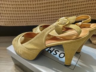 Zapatos de fiesta ROSMARY dorados talla 39.