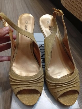 Zapatos de fiesta ROSMARY dorados talla 39.