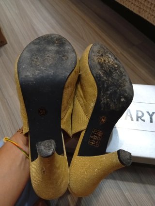 Zapatos de fiesta ROSMARY dorados talla 39.