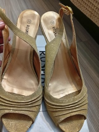 Zapatos de fiesta ROSMARY dorados talla 39.