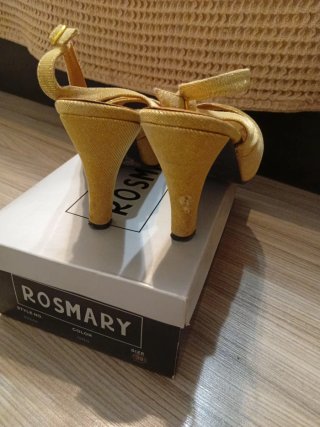 Zapatos de fiesta ROSMARY dorados talla 39.