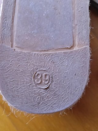 Alpargatas beige y marrón con hebilla