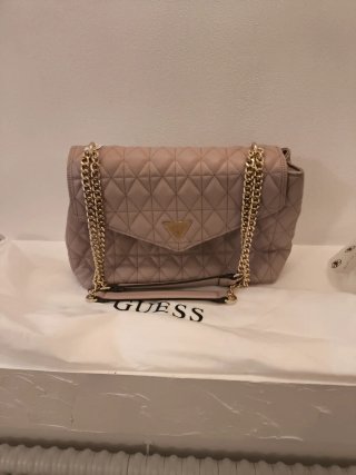 Borsa Guess tracolla beige con catena oro