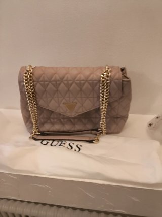 Borsa Guess tracolla beige con catena oro