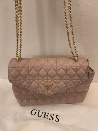 Borsa Guess tracolla beige con catena oro