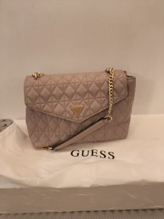 Borsa Guess tracolla beige con catena oro