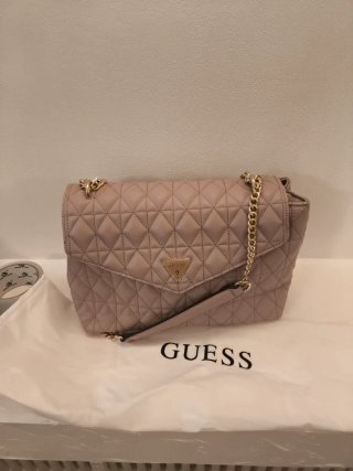 Borsa Guess tracolla beige con catena oro