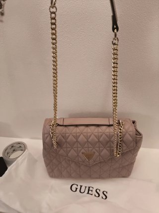 Borsa Guess tracolla beige con catena oro
