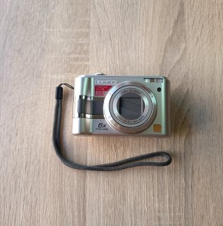 Camara digital Panasonic Lumix 5MP + SD - Nueva