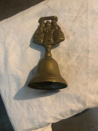 Campanella in ottone con figure