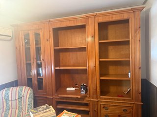 Mueble de madera maciza