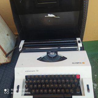 Máquina de escribir Olympia Alphanumeric 33