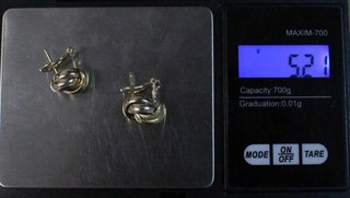 Pendientes de oro de 18k. Peso: 5.21 gr.