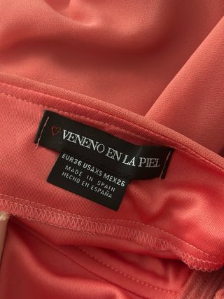 Vestido de invitada coral