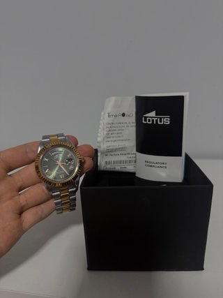 Reloj Lotus Dorado y Plateado