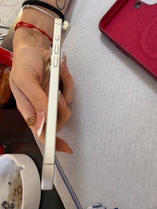 iPhone 16 Plus 128 GB Blanco y Rojo modelo esim.