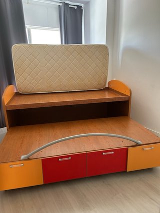 Cama nido doble con colchones. Está como nueva.
