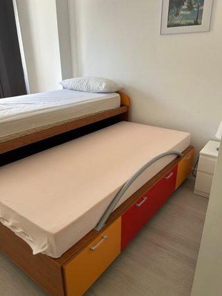 Cama nido doble con colchones. Está como nueva.