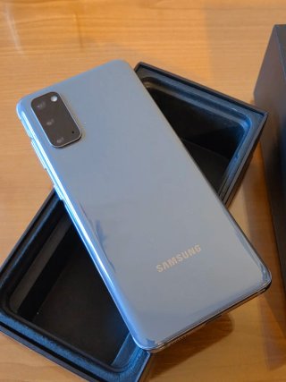 Samsung Galaxy S20 5G 128 Gb en su caja