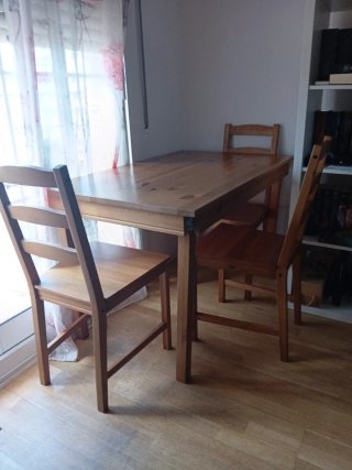 Mesa comedor madera + 4 sillas