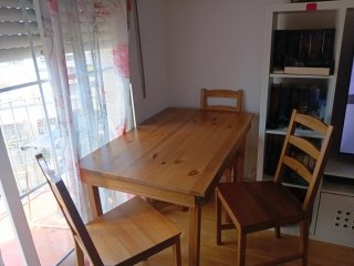 Mesa comedor madera + 4 sillas