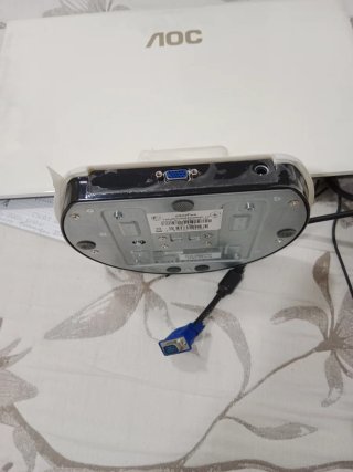 Pantalla AOC Negra y Blanca