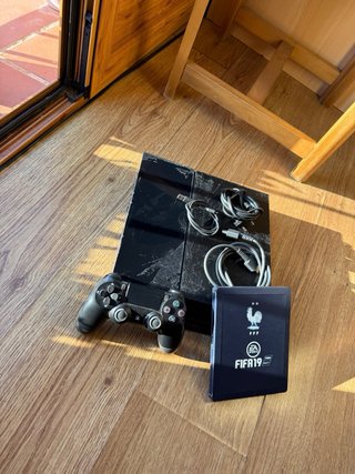 PS4 (PlayStation 4) Nera + FIFA 19