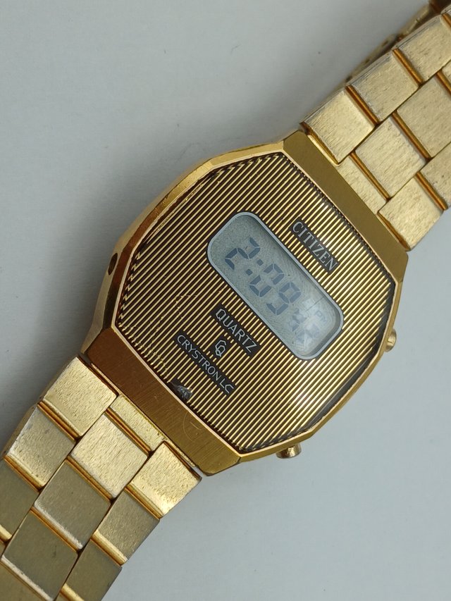 Reloj Citizen Dorado Vintage Digital