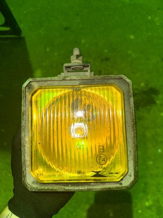 Faro Antiniebla Amarillo Coche E4 HR