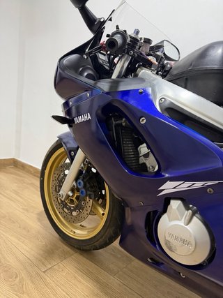 Yamaha R6 Azul y Dorado