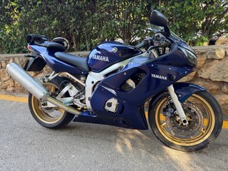 Yamaha R6 Azul y Dorado