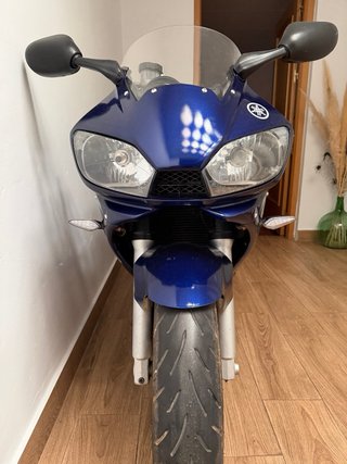 Yamaha R6 Azul y Dorado
