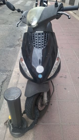 Piaggio Zip Scooter Negra 2T