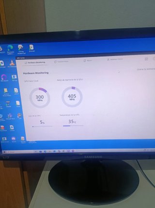 PC Gaming i5 9600Kf RTX 2070 Super RGB y monitor.