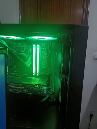 PC Gaming i5 9600Kf RTX 2070 Super RGB y monitor.