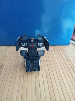 transformer Megatron gigante