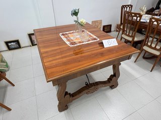 Mesa de comedor madera maciza estilo clásico