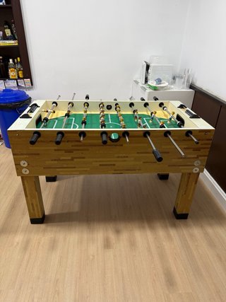 Futbolín de madera