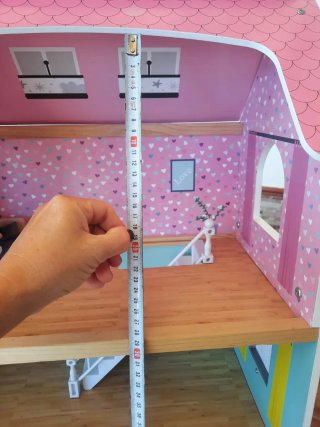 Casa de muñecas de madera