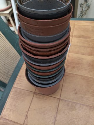 26 macetas de plástico marrón y gris