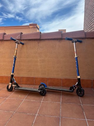 2 Patinetes Infantiles Azules en perfecto estado