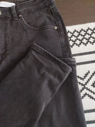 Pantalón vaquero Bershka negro