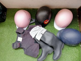 Equipación Hípica: Cascos, Chaleco y Botas