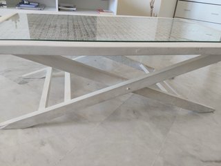 Mesa de centro de cristal y madera