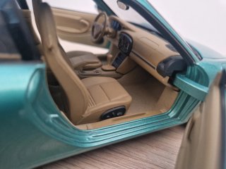 Porsche 911 Carrera 996 UT Models escala 1:18