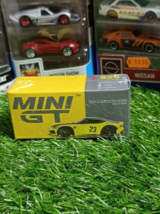 Mini GT Nissan Z LB NATION WORKS Ikazuchi Yellow