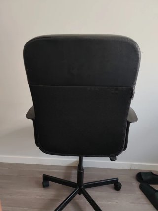 Silla de oficina negra