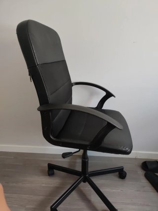 Silla de oficina negra