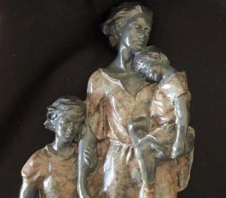 Figura Madre con Hijos de Miro