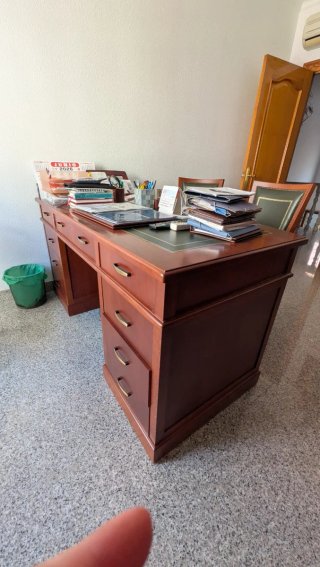 Conjunto de escritorio de cuero y madera